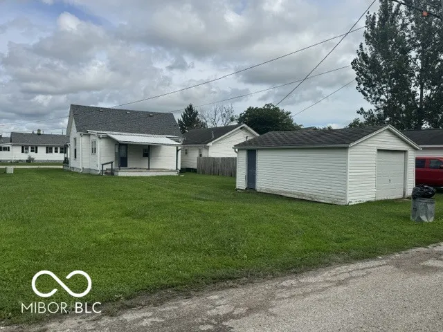 933 Shelby Street Shelbyville, IN 46176