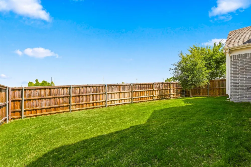 1104 Stallion Lane Justin, TX 76247