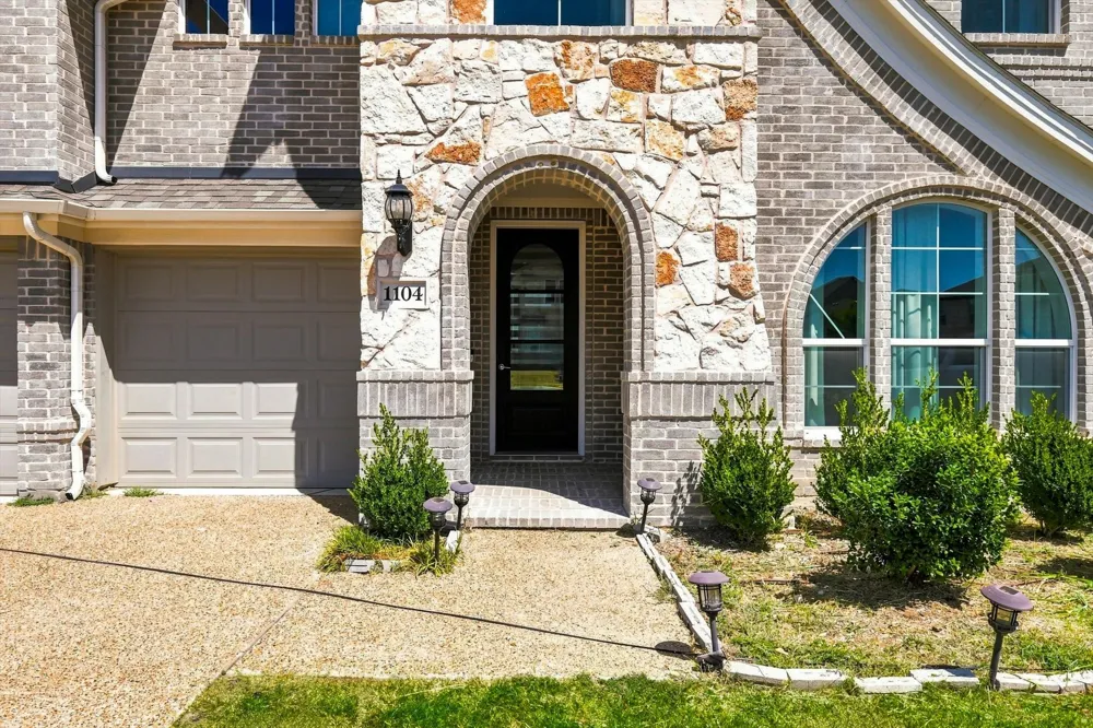 1104 Stallion Lane Justin, TX 76247