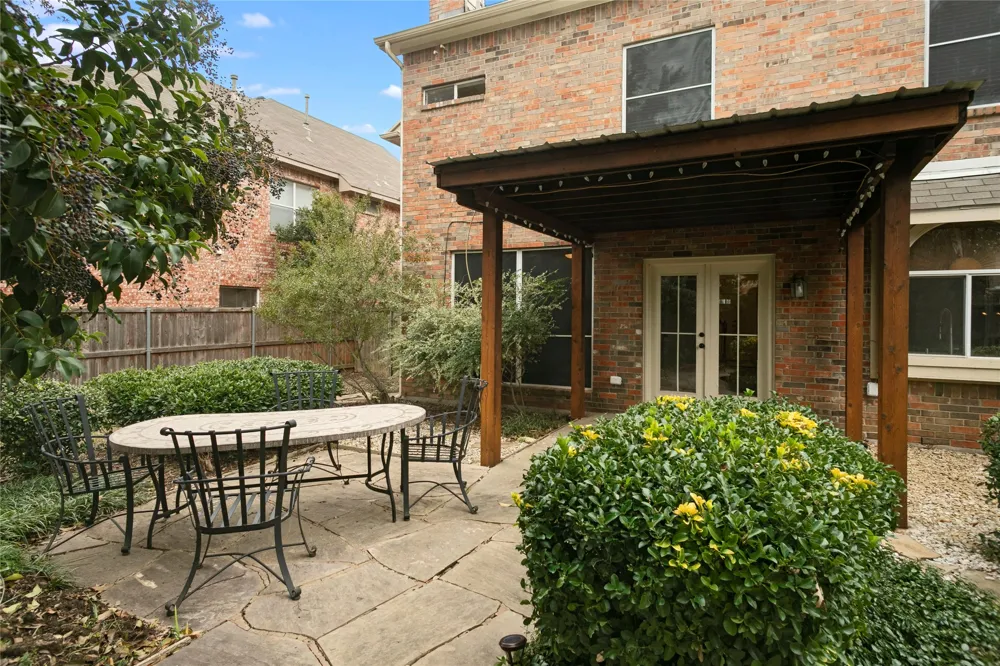 3777 Meadowcreek Circle Addison, TX 75001