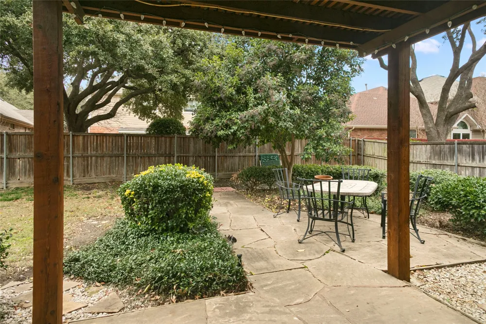 3777 Meadowcreek Circle Addison, TX 75001