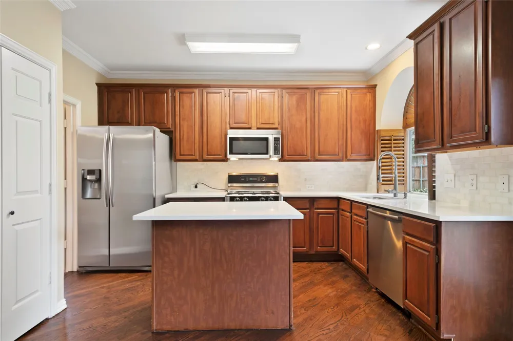 3777 Meadowcreek Circle Addison, TX 75001