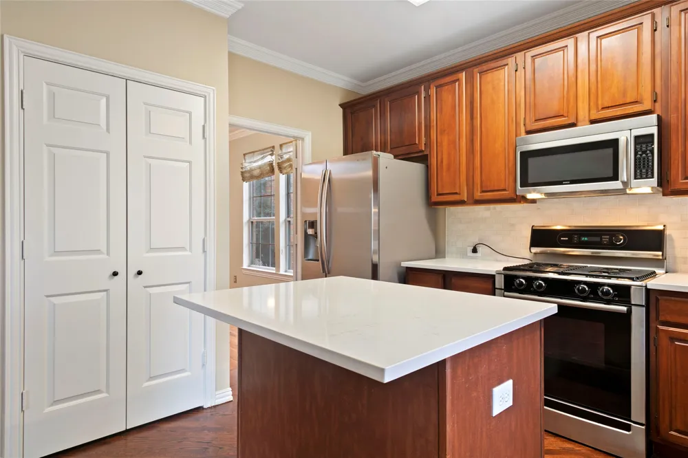 3777 Meadowcreek Circle Addison, TX 75001