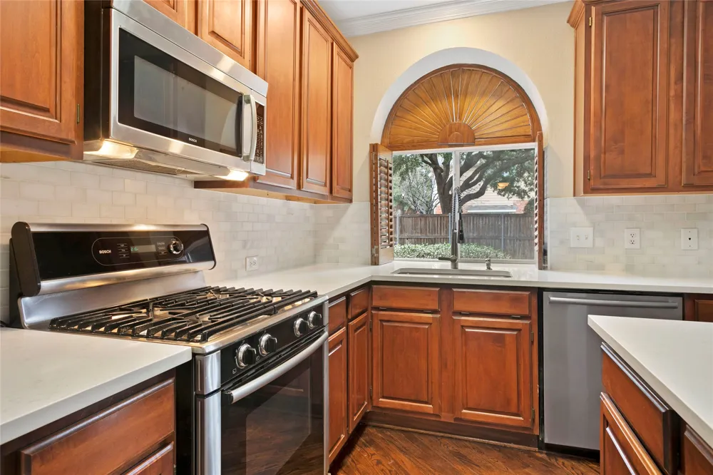 3777 Meadowcreek Circle Addison, TX 75001