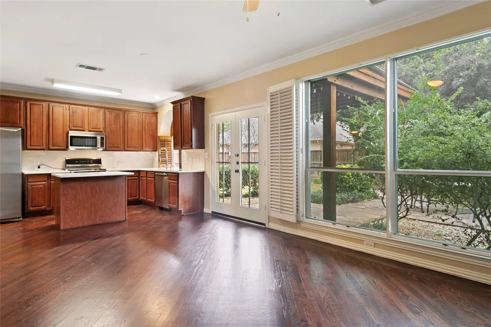 3777 Meadowcreek Circle Addison, TX 75001