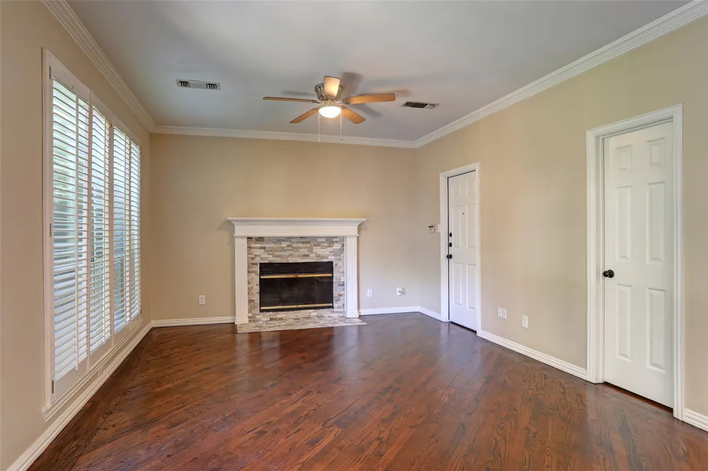 3777 Meadowcreek Circle Addison, TX 75001