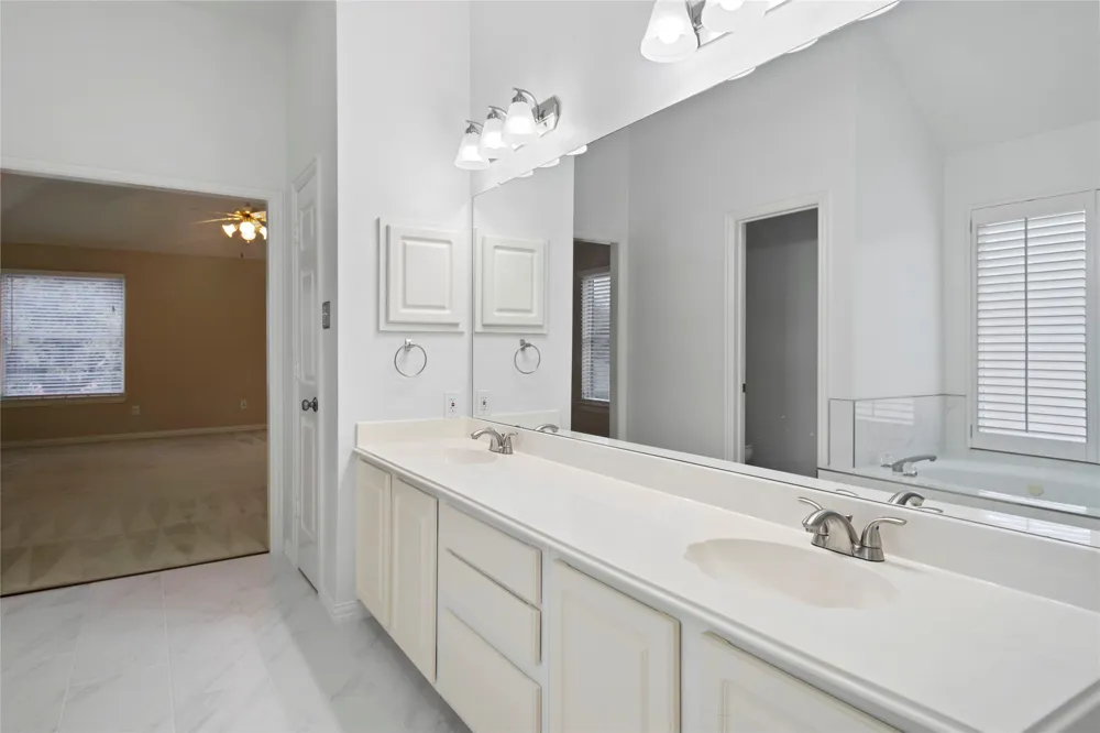 3777 Meadowcreek Circle Addison, TX 75001