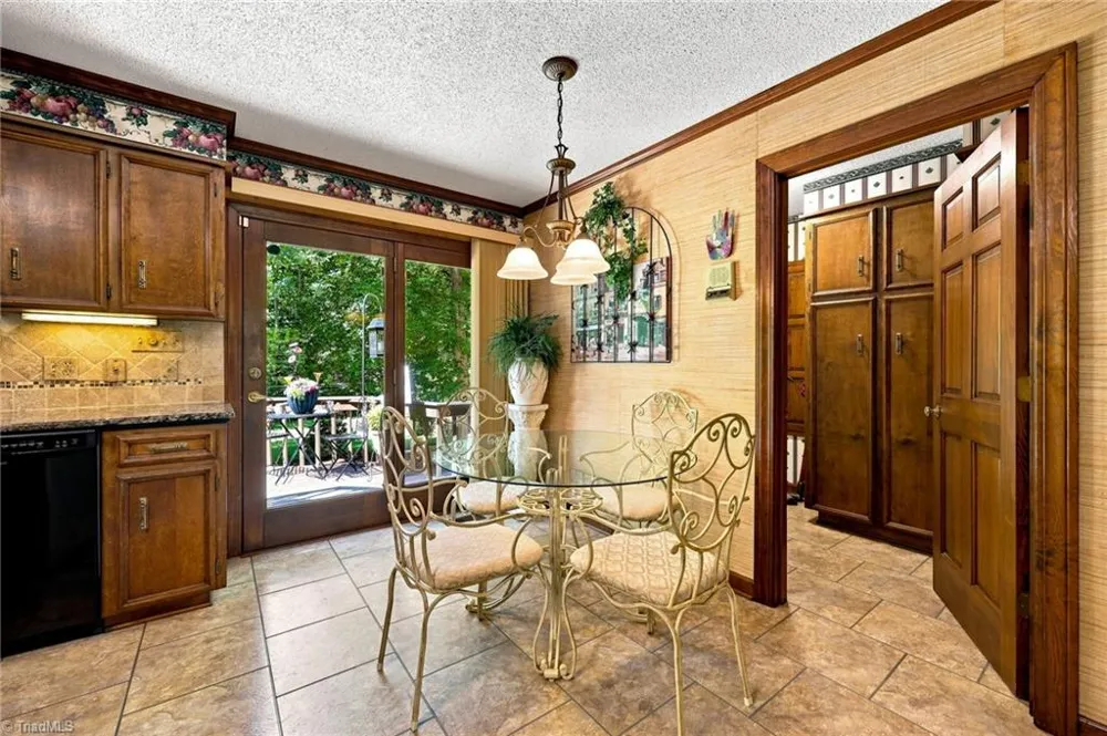 4401 Oakview Drive Trinity, NC 27370