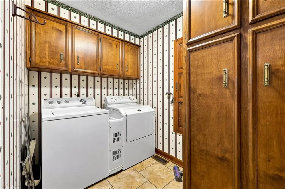 4401 Oakview Drive Trinity, NC 27370