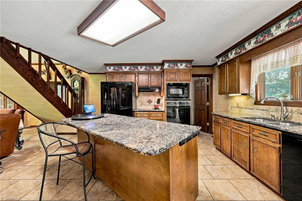 4401 Oakview Drive Trinity, NC 27370