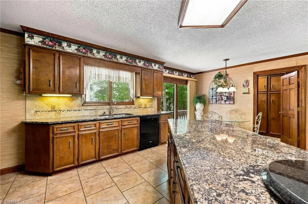 4401 Oakview Drive Trinity, NC 27370