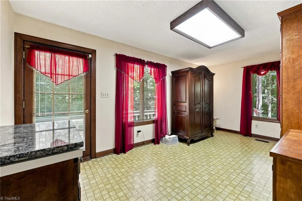 4401 Oakview Drive Trinity, NC 27370
