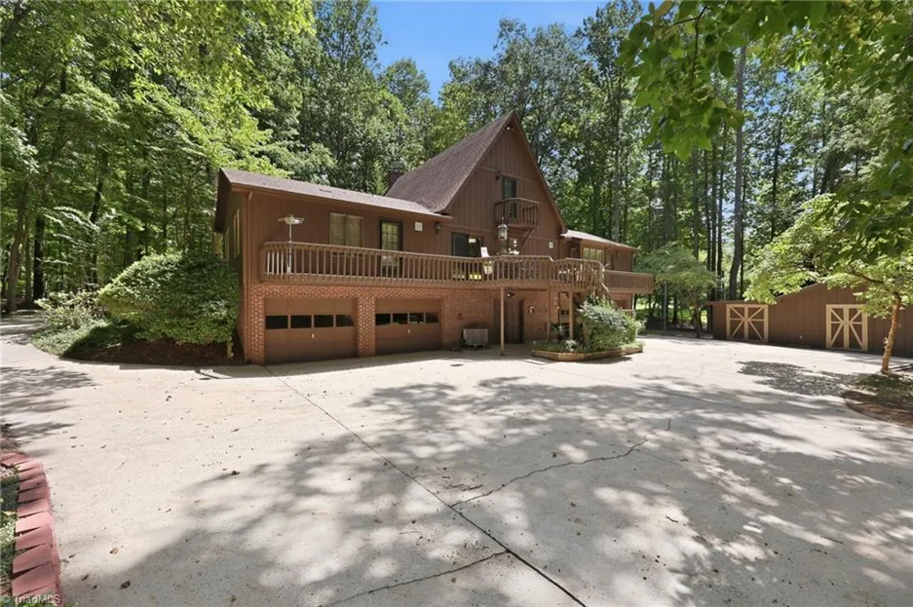 4401 Oakview Drive Trinity, NC 27370