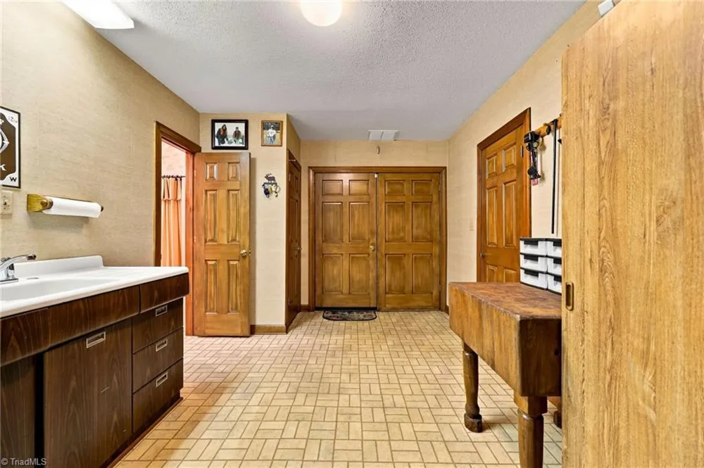 4401 Oakview Drive Trinity, NC 27370