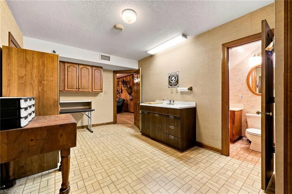 4401 Oakview Drive Trinity, NC 27370