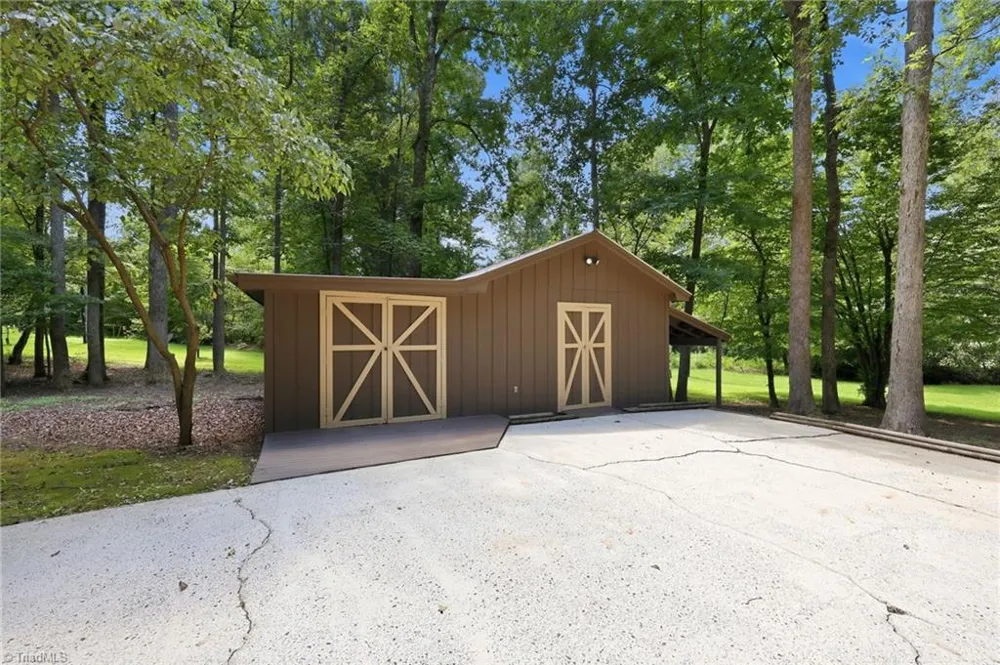 4401 Oakview Drive Trinity, NC 27370