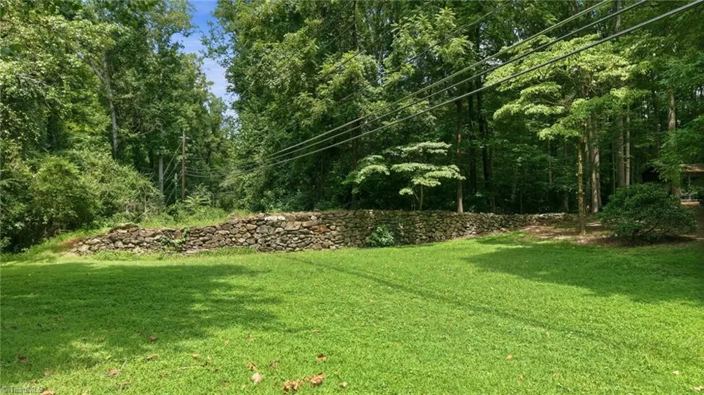4401 Oakview Drive Trinity, NC 27370