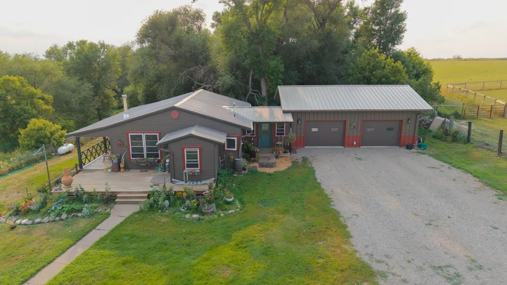 3381 119th Avenue SE Valley City, ND 58072