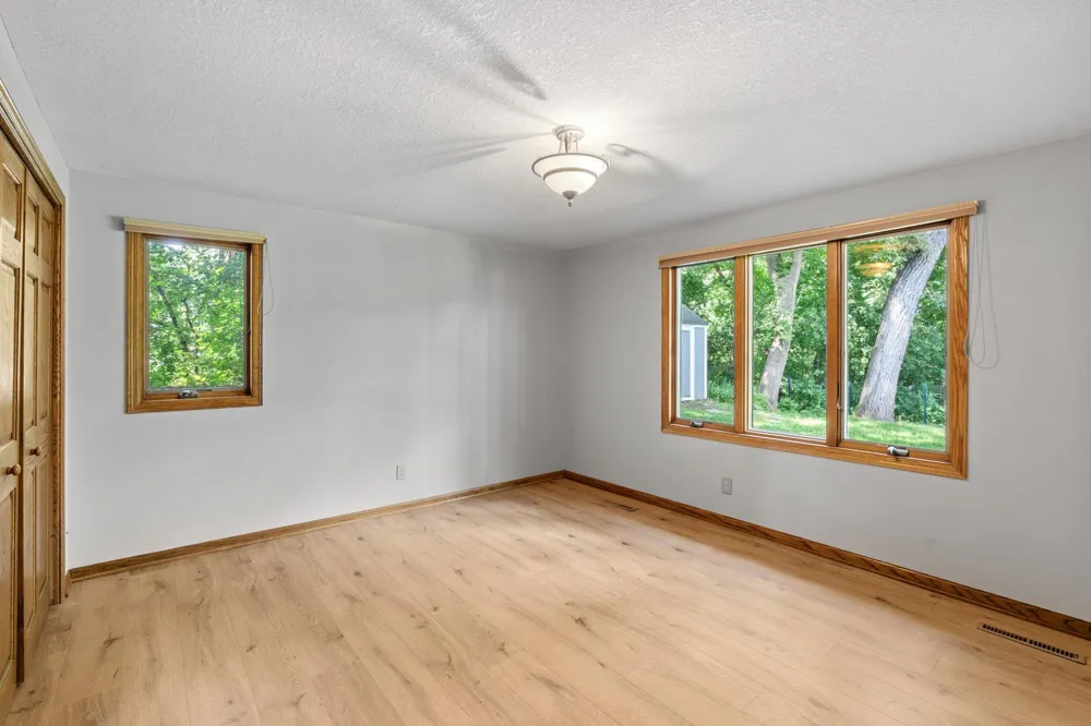 5010 Diane Drive Minnetonka, MN 55343