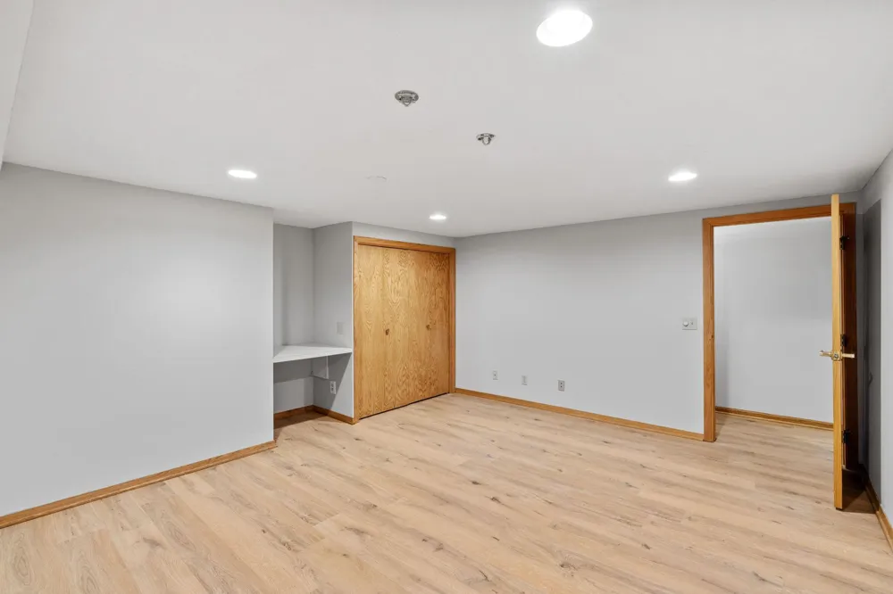 5010 Diane Drive Minnetonka, MN 55343