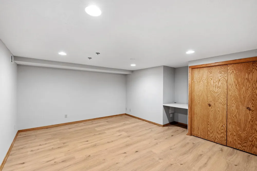5010 Diane Drive Minnetonka, MN 55343