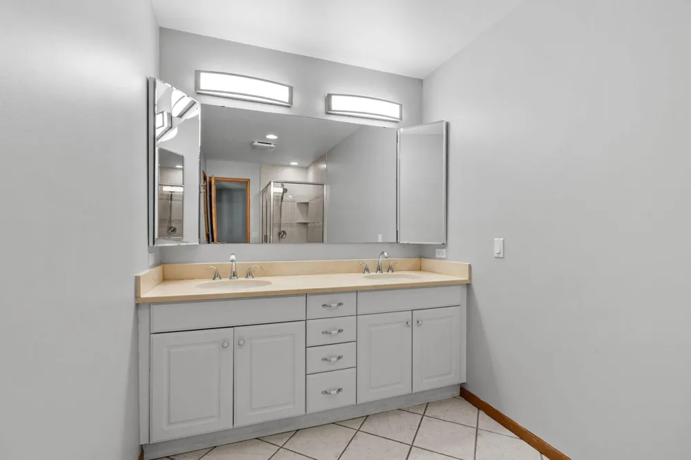 5010 Diane Drive Minnetonka, MN 55343