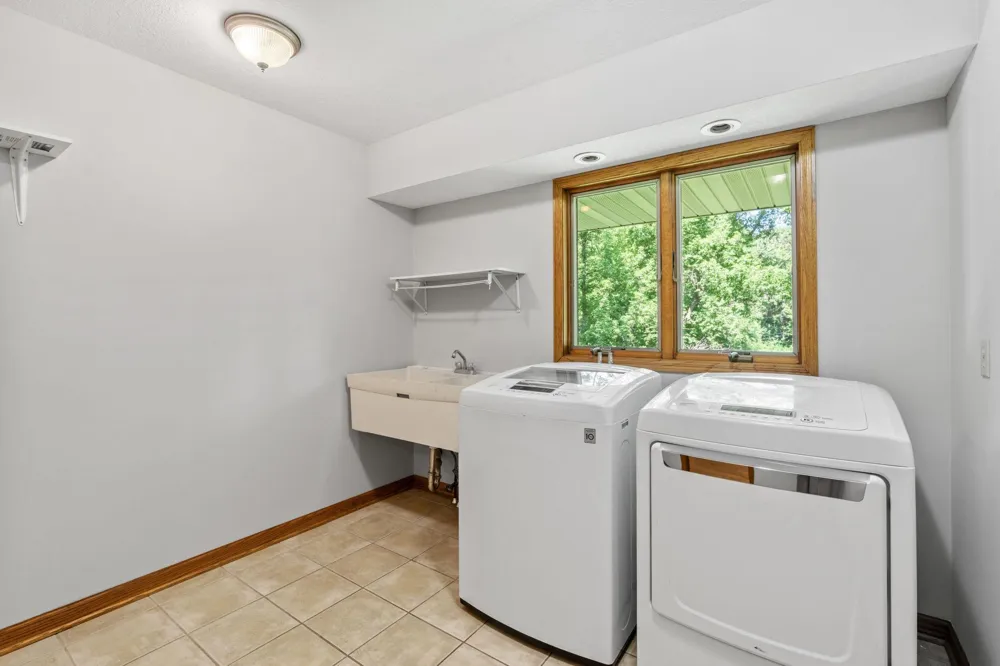 5010 Diane Drive Minnetonka, MN 55343