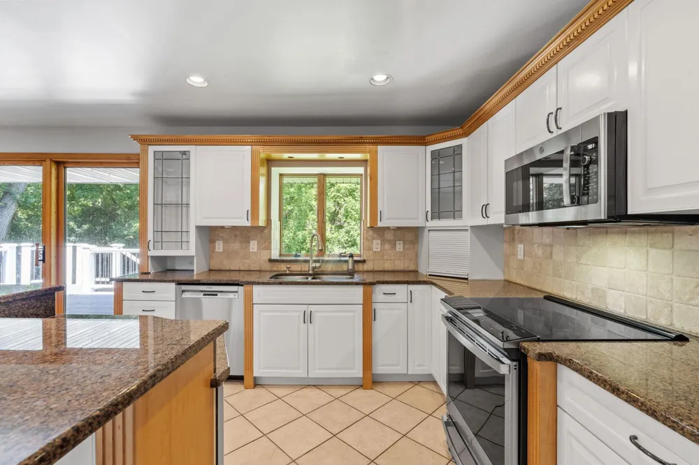 5010 Diane Drive Minnetonka, MN 55343