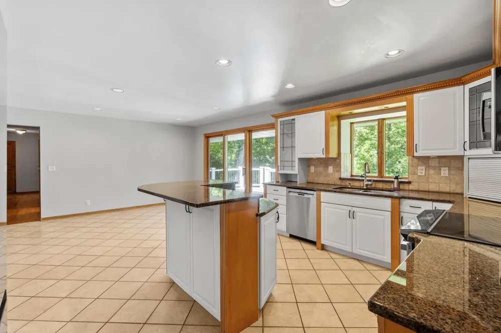 5010 Diane Drive Minnetonka, MN 55343