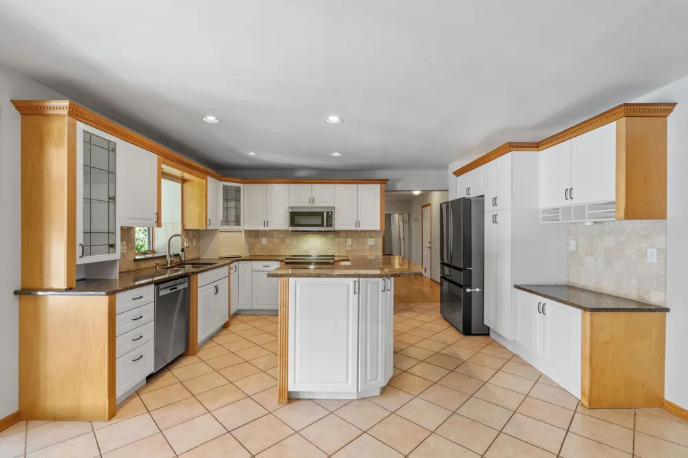5010 Diane Drive Minnetonka, MN 55343