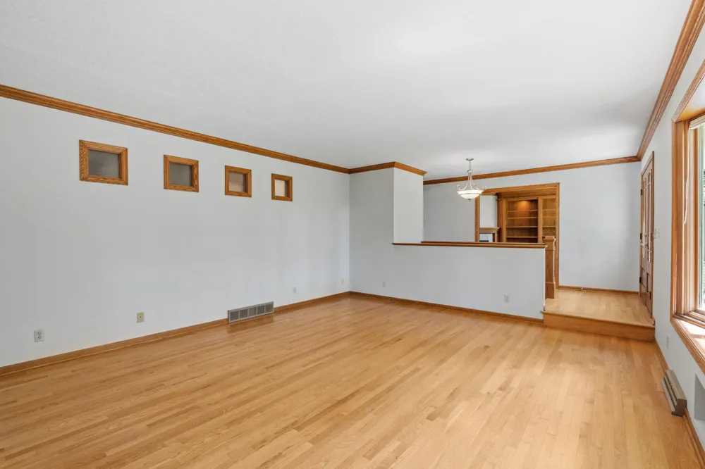 5010 Diane Drive Minnetonka, MN 55343