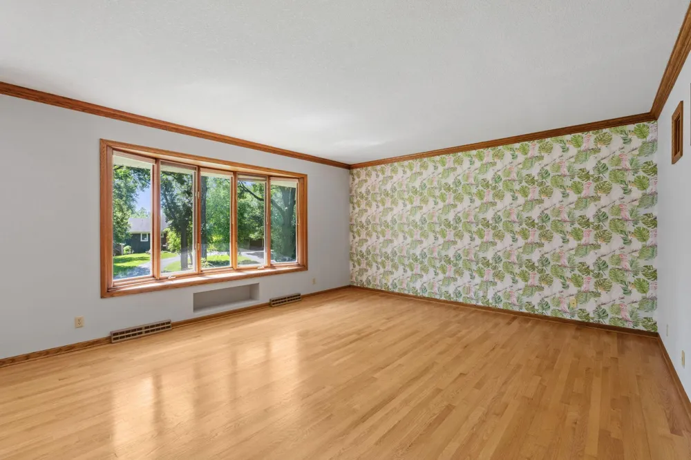 5010 Diane Drive Minnetonka, MN 55343