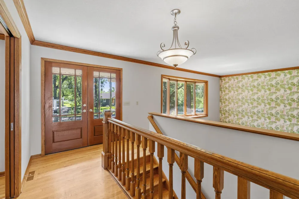 5010 Diane Drive Minnetonka, MN 55343