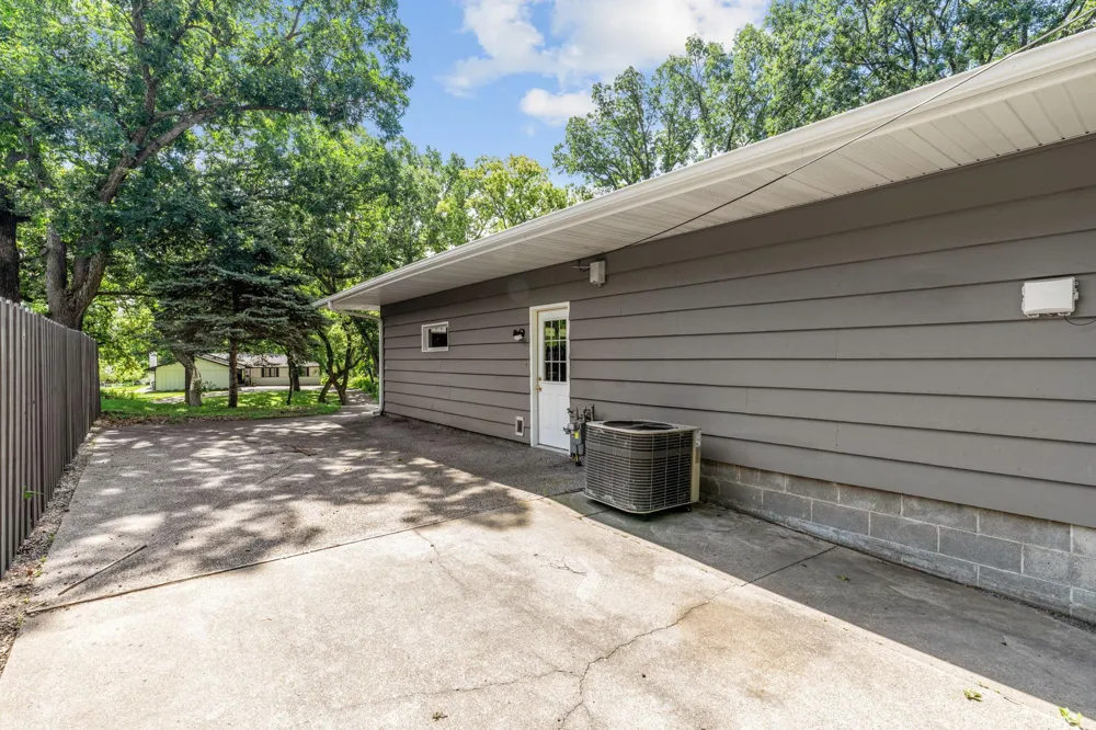 5010 Diane Drive Minnetonka, MN 55343
