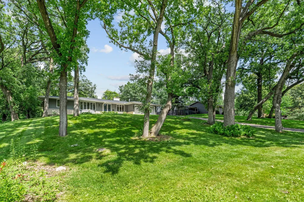 5010 Diane Drive Minnetonka, MN 55343