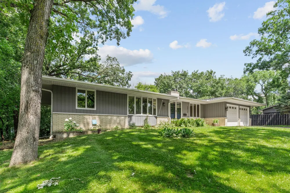5010 Diane Drive Minnetonka, MN 55343