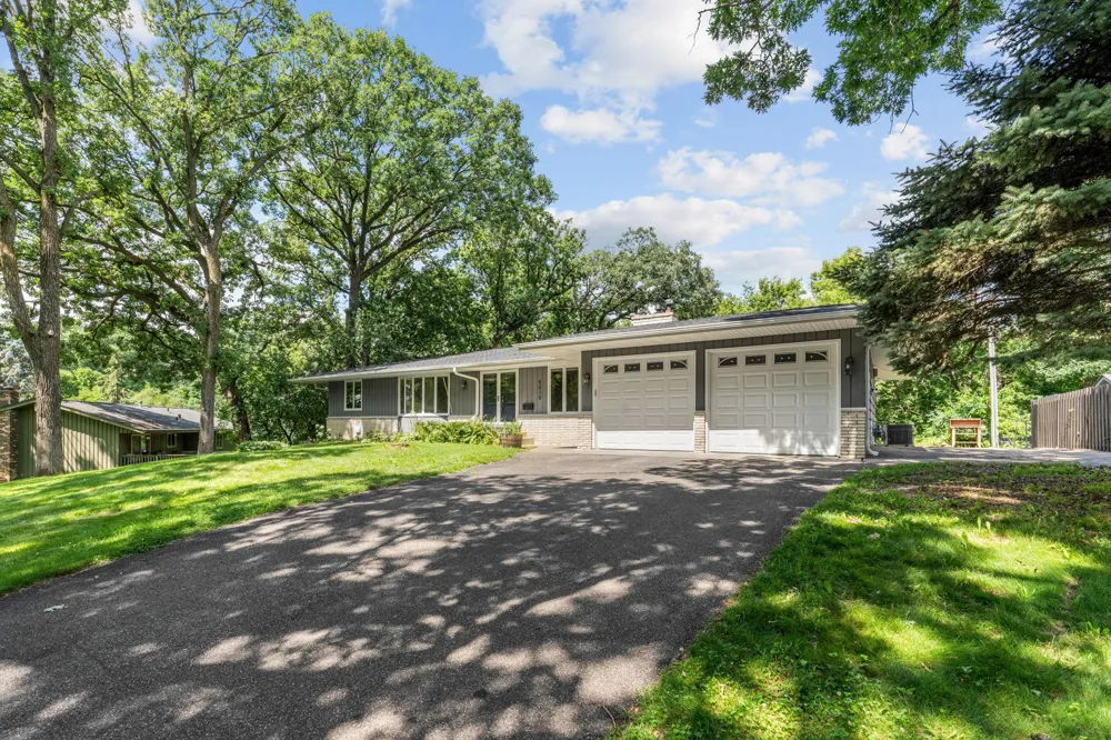 5010 Diane Drive Minnetonka, MN 55343