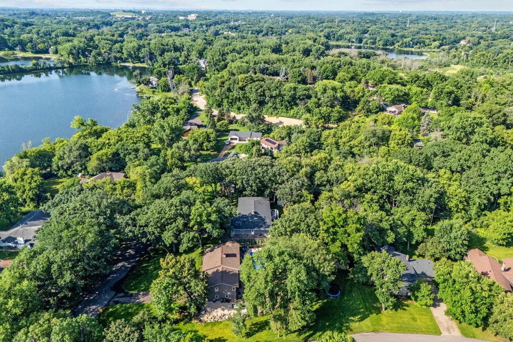 5010 Diane Drive Minnetonka, MN 55343