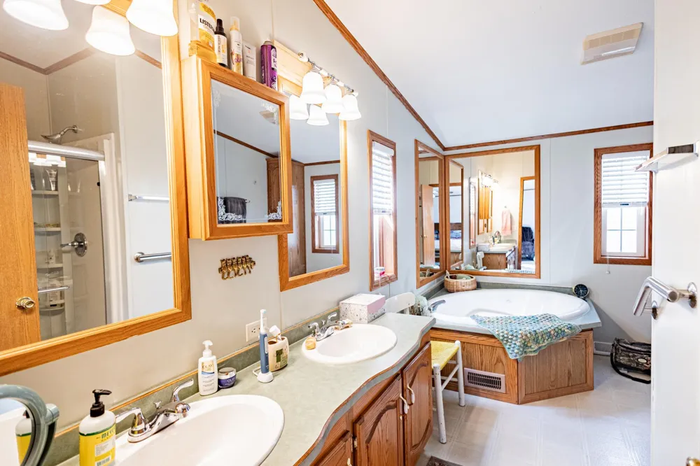 1390 Birchview Drive Maplewood, MN 55119