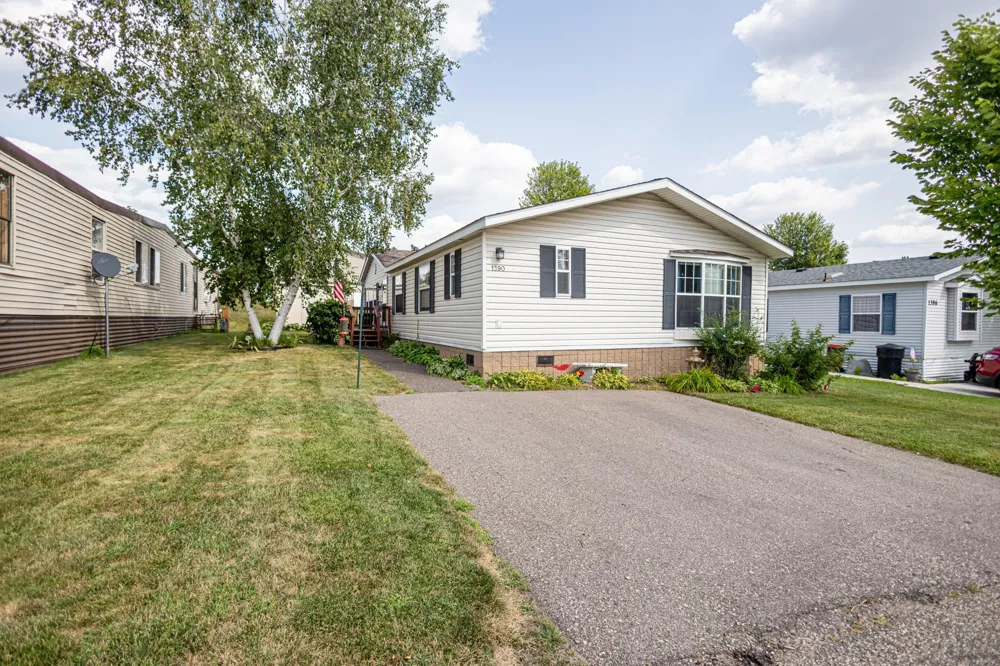 1390 Birchview Drive Maplewood, MN 55119