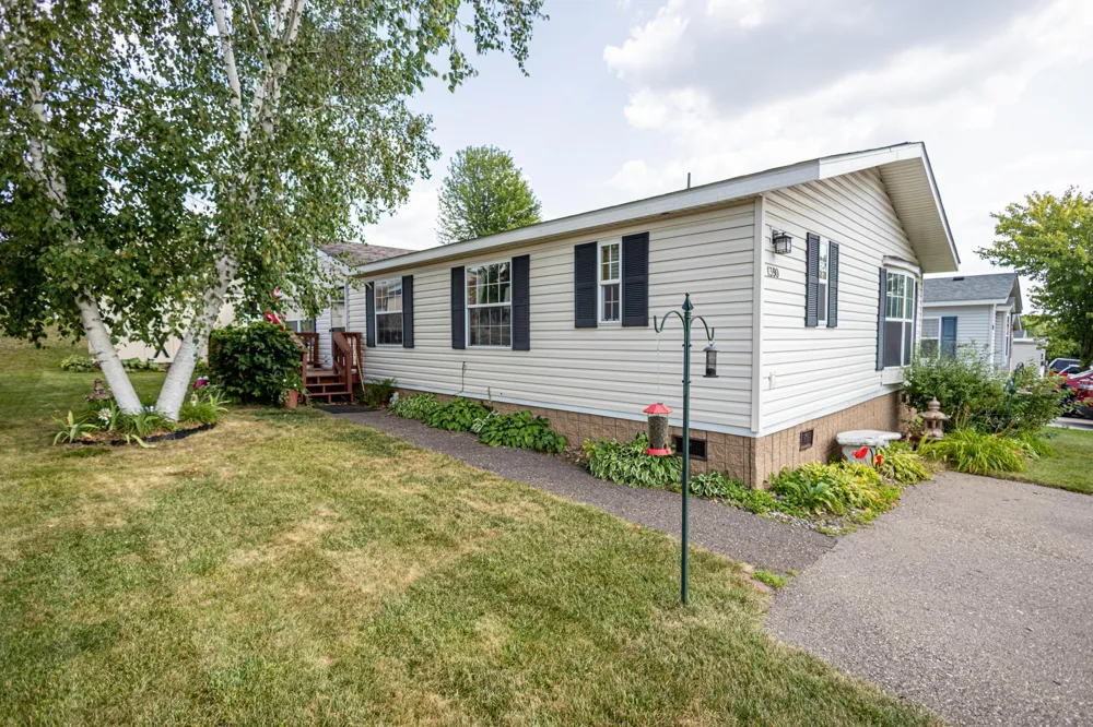 1390 Birchview Drive Maplewood, MN 55119