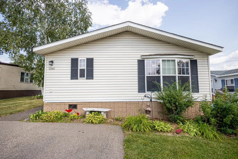 1390 Birchview Drive Maplewood, MN 55119