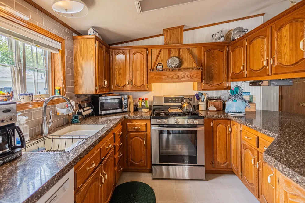 1390 Birchview Drive Maplewood, MN 55119