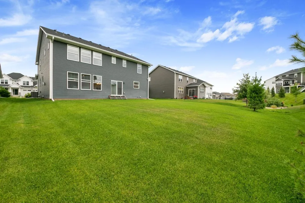 6368 Apple Court Inver Grove Heights, MN 55077