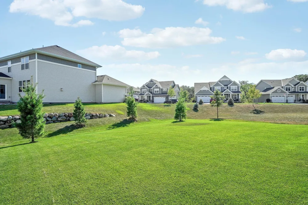 6368 Apple Court Inver Grove Heights, MN 55077