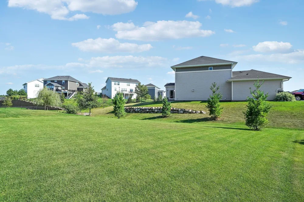 6368 Apple Court Inver Grove Heights, MN 55077