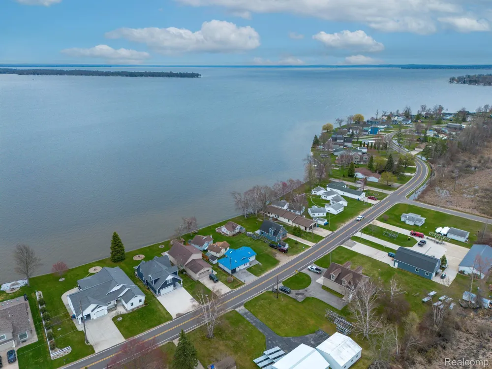 12508 West Shore Drive Roscommon Township, MI 48629