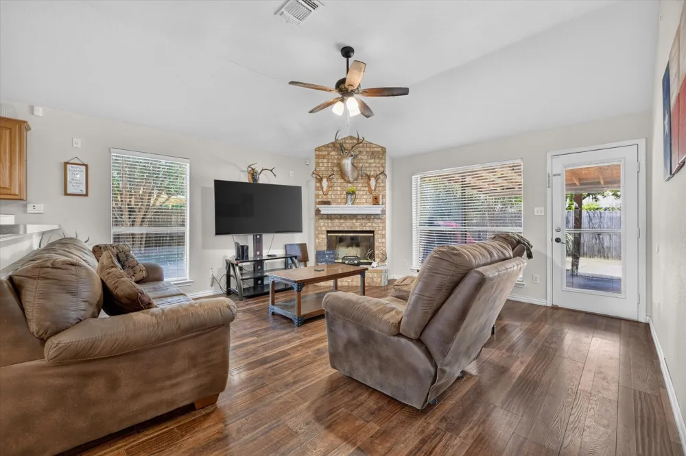 1144 Park Glen Crowley, TX 76036