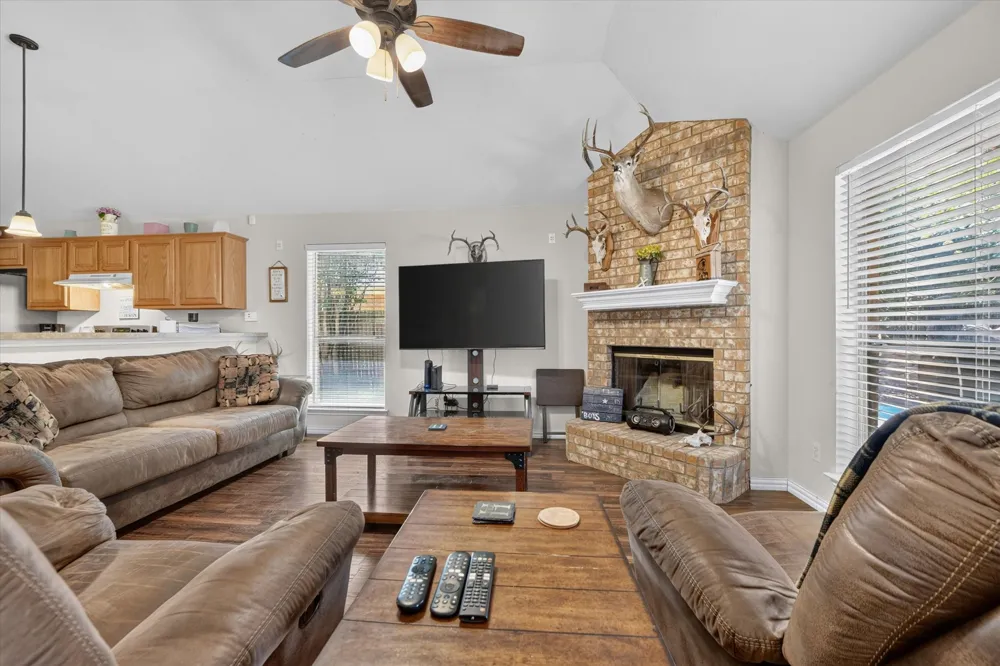1144 Park Glen Crowley, TX 76036