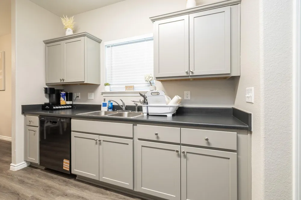 2011 Nottingham Street Pasadena, TX 77502